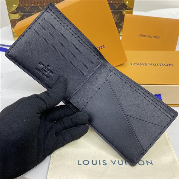 2026122105441815 820